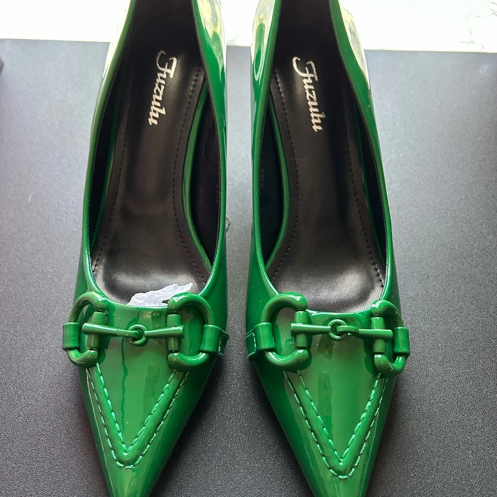 Green Fuzubi NWOT Women's Shoes Size 7.5 Pumps Original Box - Picture 1 of 9
